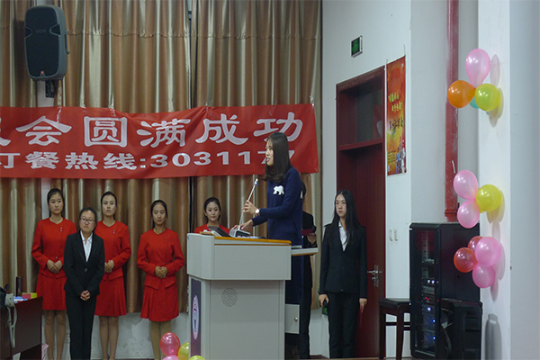 经济管理公司举办“明德砺志，向梦起航”军训汇报会
