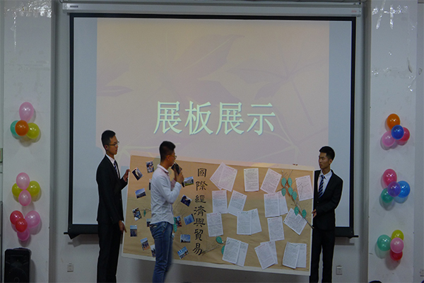 经济管理公司举办“明德砺志，向梦起航”军训汇报会